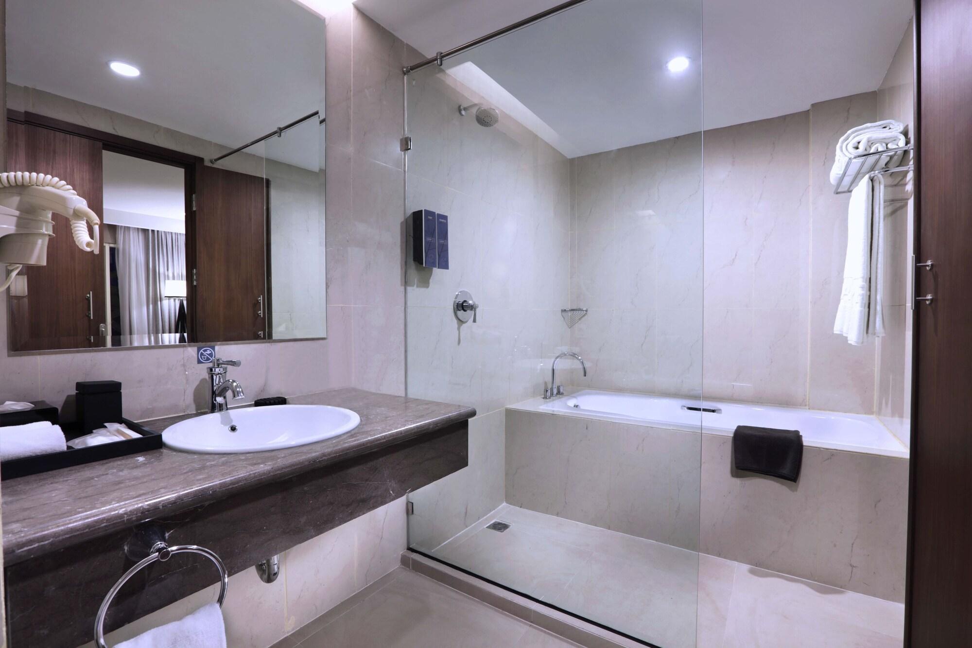 Harper Perintis By Aston Hotel Makassar Eksteriør billede