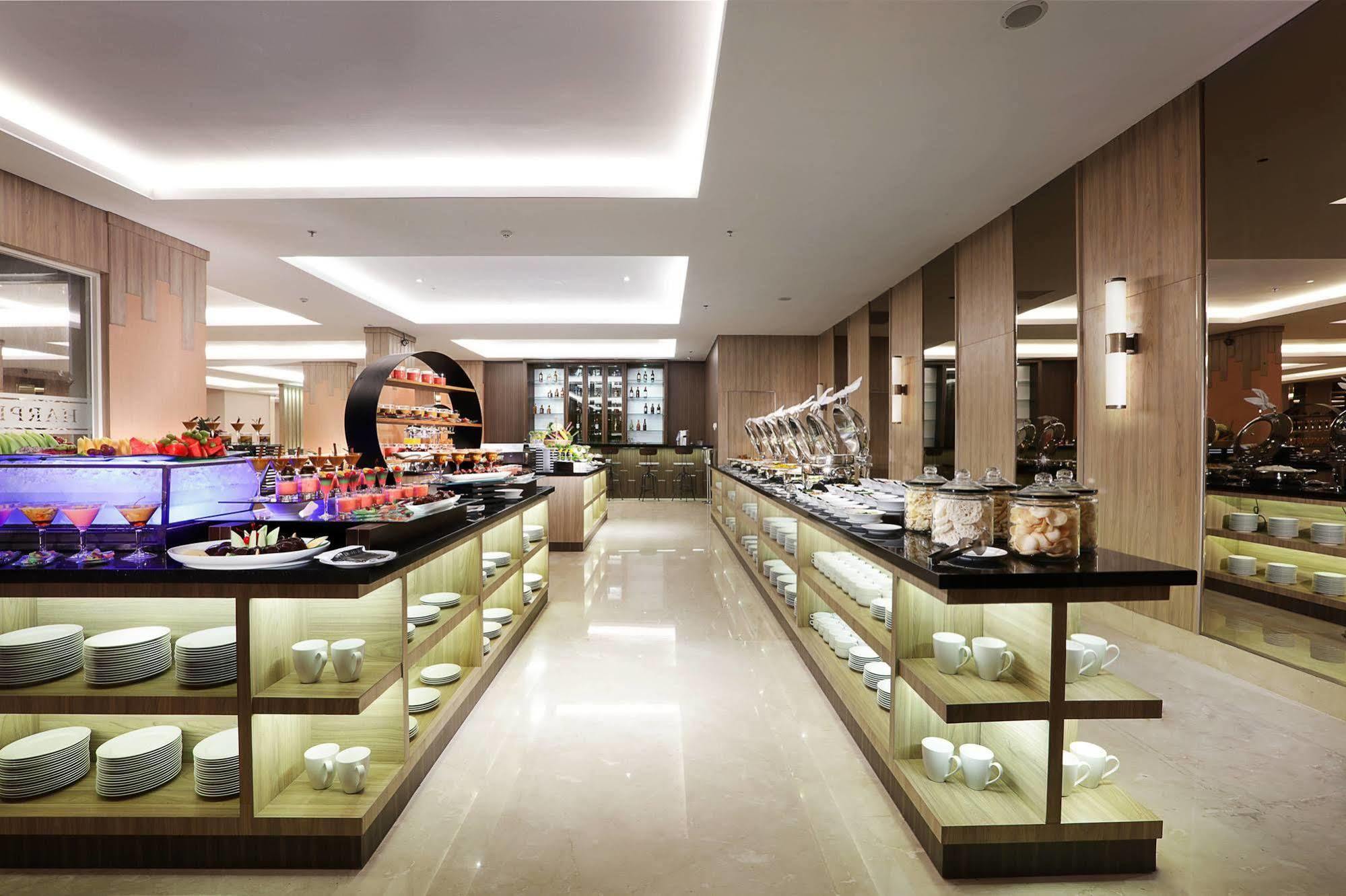 Harper Perintis By Aston Hotel Makassar Eksteriør billede
