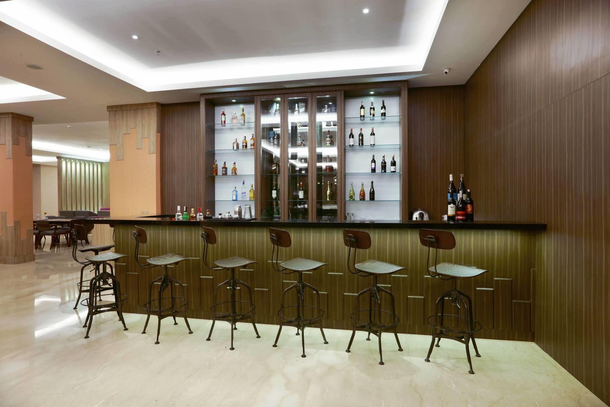 Harper Perintis By Aston Hotel Makassar Eksteriør billede