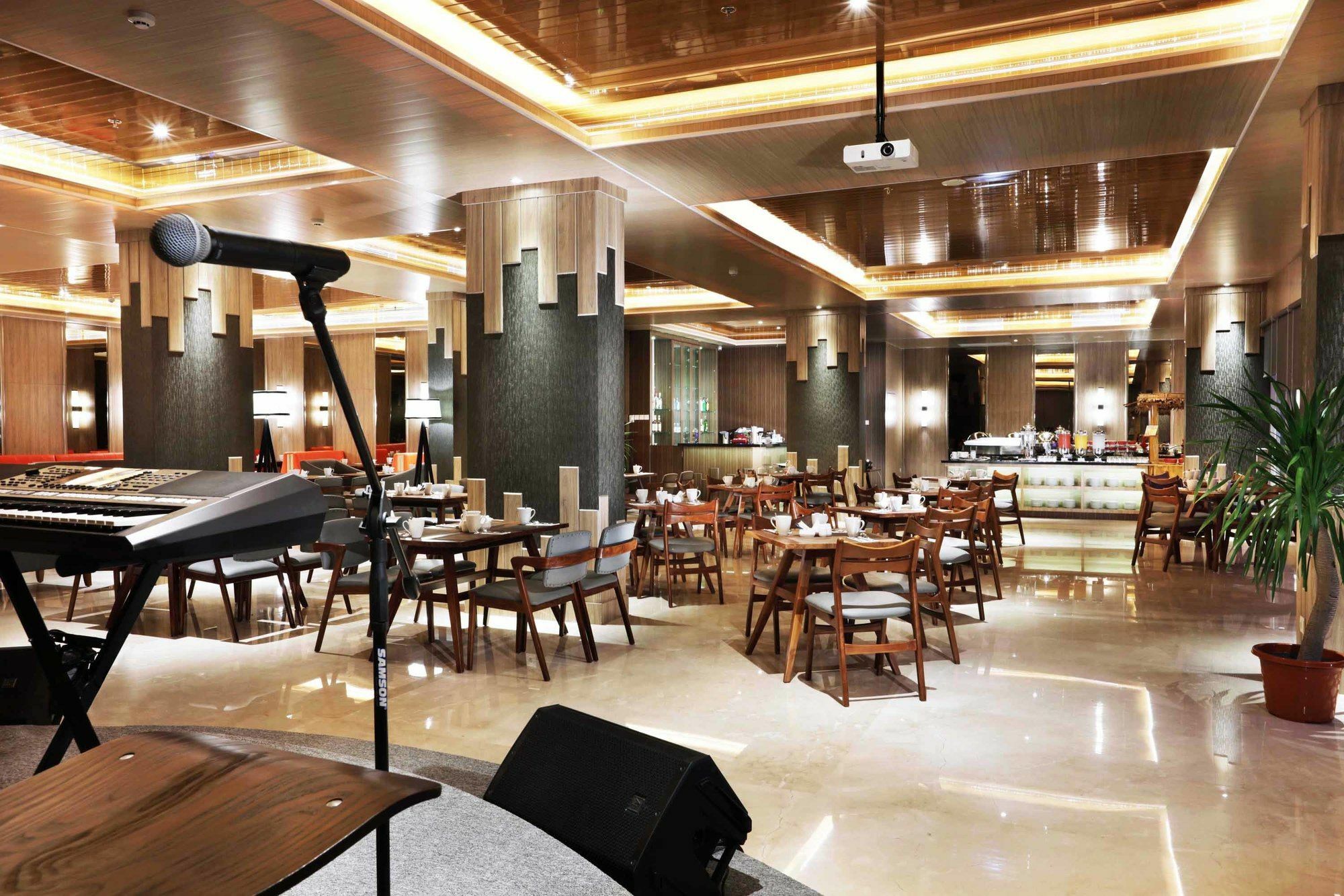 Harper Perintis By Aston Hotel Makassar Eksteriør billede